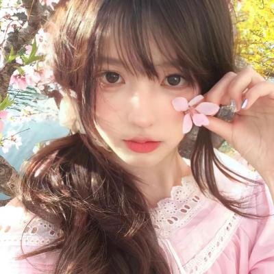 缓缓前行的老货轮
